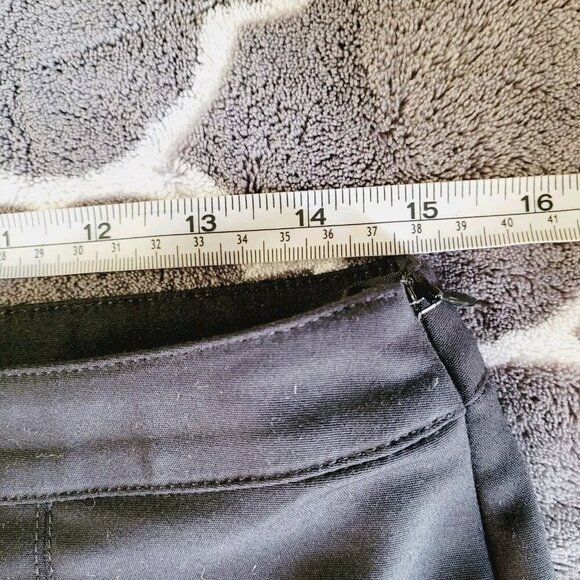 St. John Collection Ankle Zip Black Slim High Rise Pants Size 6 Preppy Office - Picture 5 of 9